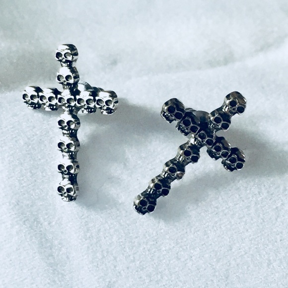 Skull Cross Earrings - Picture 6 of 8